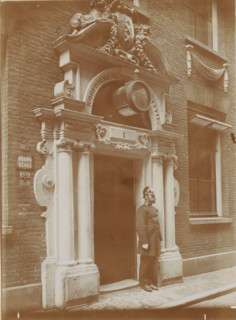 Gate of the Spinhuis, now installed in the new police station in Spinhuissteeg in Amsterdam,