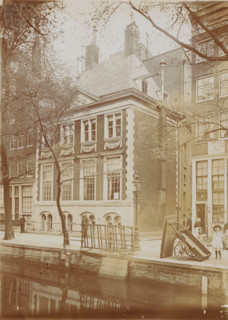 View of the Oudezijds Achterburgwal with the old Spinhuis in Amsterdam, photograph, Amsterdam, 1890