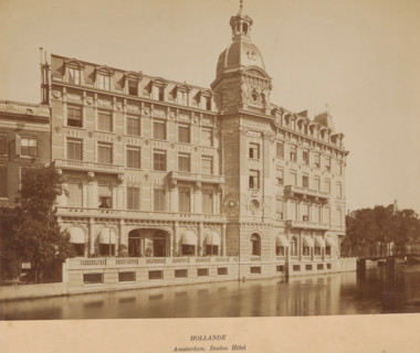 View of the Doelen Hotel in Amsterdam, photograph, inscription: 'Hollande, Amsterdam. Doelen