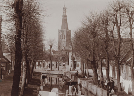 View of Medemblik with the tower of the Reformed Church, photograph, inscription: 'B. Reekers,