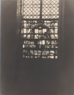 Painted window in the Castle Chapel Egmond in Egmond aan den Hoef, photograph, annotation: 'Egmond