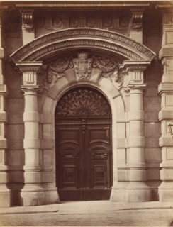 Palais Larisch, PORTAL', Gate of Palais Larisch-Mönnich in Vienna, photograph, number: 'Nr. 23.',
