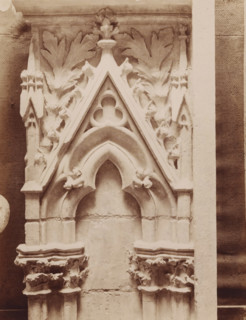 Art Gothique - XIIIe siècle - Pied driot d'une porte. Eglise Saint-Urbain, à Troyes., Part of a