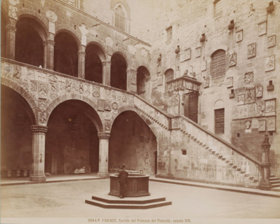 Courtyard of the Palazzo del Podestà in Florence, Italy, Cortile del Palazzo del Podestà, secolo -