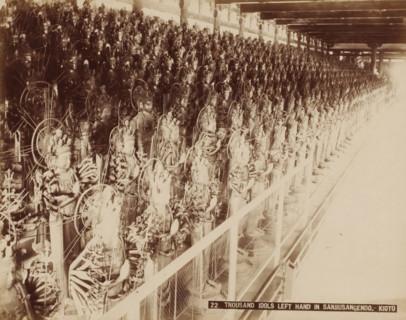 22. Tnousand Idols left hand in Sanjiusangendo.- Kyoto, Wooden statues of Kannon in the
