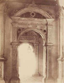 Gate with lantern in Venice, Italy, photograph, inscription: 'RSKN 1', collector's mark: 'RICH