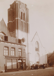 View of the Reformed Church in Vlissingen after the fire in 1911, photograph, annotation: 'JB van