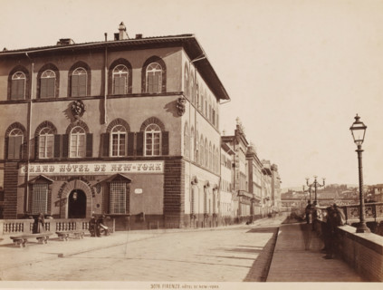 Grand Hotel de New-York, Florence, Italy, photograph, View in a street along the Arno?, with the