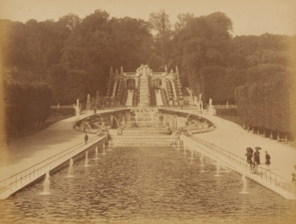 Parc de St. Cloud, La Grande Cascade', Paris, photograph, View of a long symmetrical pond with