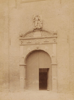 Entrance to the Westerkerk in Harlingen, shortly before its demolition in 1896, photograph,