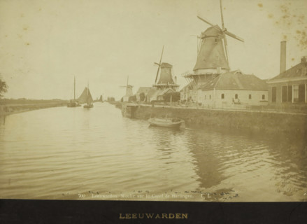 Mills along the canal from Leeuwarden to Harlingen, photograph, inscription: '700 Leeuwarden.