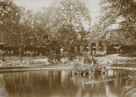 View of a park with a pond, presumably in Leeuwarden, photograph, Leeuwarden, 1890 - 1910,