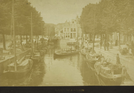Street view with canal in Leeuwarden, photograph, number: '... 50', retailer's mark: 'B. SMEDING,