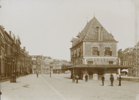 Street view with the Waag in Leeuwarden, photograph, photographer: anonymous, Leeuwarden, 1890 -