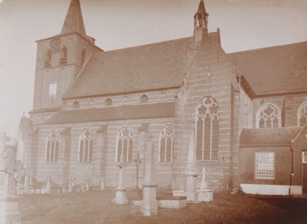 South side of the St. Lambertus Church in Rosmalen, photograph, annotation: 'Rosmalen, March 1910',