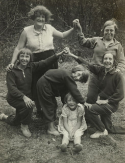 Group portrait of six girls at the Valkeveen campsite, including Koos Ochse, photograph,