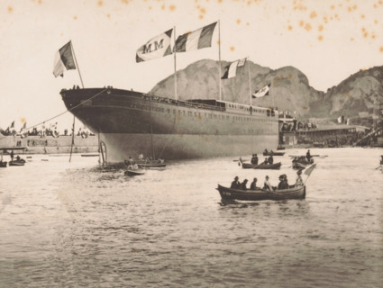 Le Polynésien à flot, Le Polynésien off the coast at La Ciotat, page, photomechanical print,