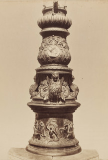 Relief-decorated column, photograph, photographer: attributed to Carlo Naya, c. 1880 - c. 1900,