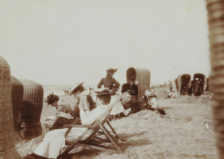 At the Beach, photograph, photographer: attributed to Willem de Jong, Netherlands, photographer: