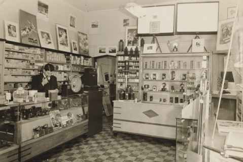Interior of the Camera Shop in White Plains, New York, photograph, inscription: 'Camera Shop,