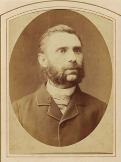 Portrait of a man, identified as Pa Heijnen, album page, photograph, cabinet photograph, This photo