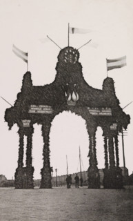 Nassauplein., Triumphal arch at Nassauplein during the April Festivals in 1887 in Amsterdam,