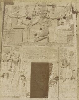 Wall with hieroglyphs and reliefs in Egypt (former title), Abydos Offrande de, Relief in the temple