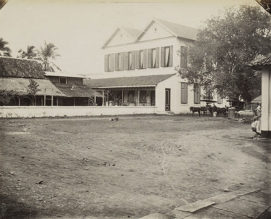 Exterior of the Weltevreden kindergarten, Weltevreden Fröbel school., album page, photograph, Part