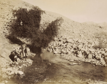 Men at the well Ein as-Sultan near Jericho, Fontaine d'Elisee. - Aïn-el-Sultan, près Jéricho,