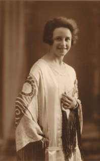 To Mr. E van Essen, Nora Janssens, Sept 1925 A'dam, Portrait of Nora Janssens, photograph, The