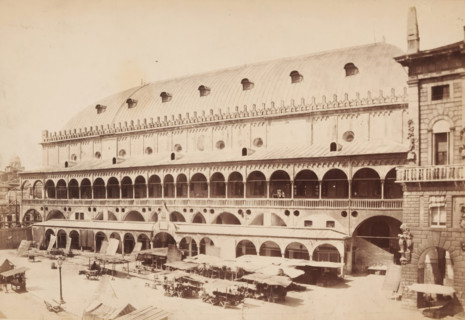 Market stalls in Padua, Padova. Il Salone, photograph, Padua, 1851 - 1900, photographer,