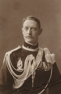 Toto van Heemstra, Portrait of Toto van Heemstra, photograph, cabinet photograph, signature: 'Toto