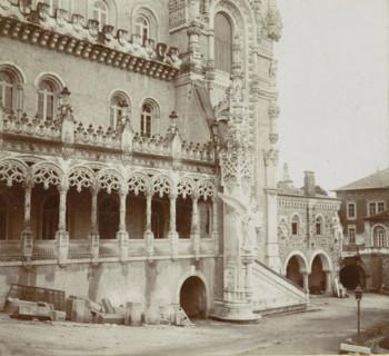 Domaine Royale du Bussaco. Façade principale de l'Hôtel, Facade of the Palácio Hotel do Buçaco,