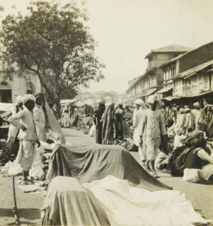 Bazaar in India, stereograph, inscription: 'Bazaar at', India, 1900 - 1920, photographer, paper,