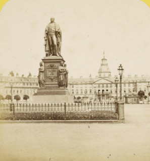Carlsruhe (Grand-Duche de Bade), Statue du grand-duc Frederic et Chateau, Statue of Grand Duke
