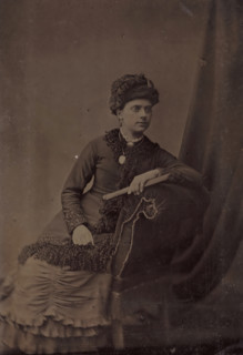 Portrait of an unknown woman with a hat, photograph, 1855 - 1900, photographer, metal, inorganic