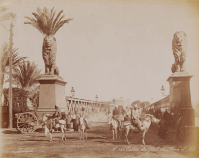 Entrance to the Qasr al-Nil Bridge, Qasr al-Nil Bridge over the Nile in Cairo, photograph, number: