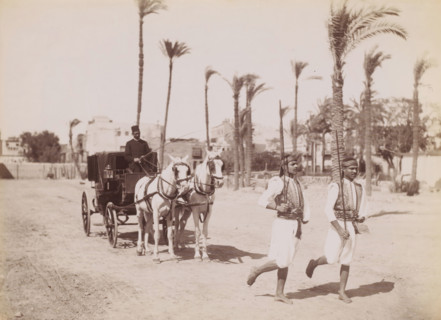 Saïs courant, Coach and coachman with two guards in Cairo, photograph, number: 'no 59',