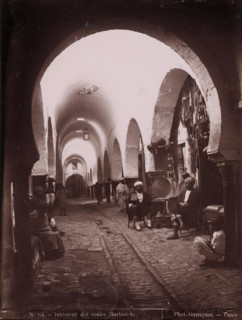 Intérieur des souks (Barbouchi), View of the Souk el-Trouk in the Medina of Tunis, on the right the
