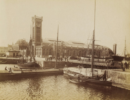 Ostende. La gare, View of the station of Ostend, Belgium, photograph, inscription: 'M&T',