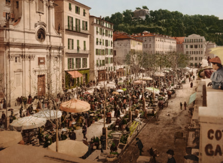 Nice, le Marché, View of the market in Nice, bottom right a photographer with camera,