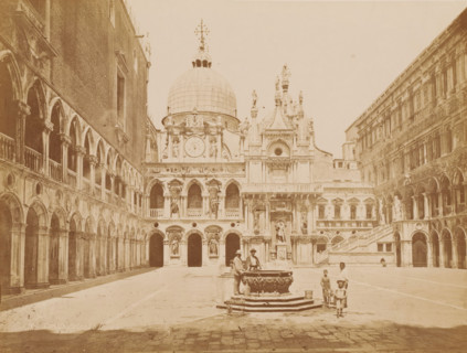 Courtyard of the Doge's Palace in Venice, Italy, Cortile Palazzo Ducale, photograph, number: 'N