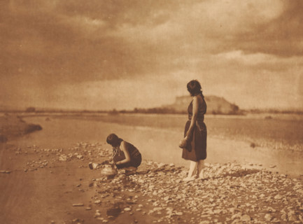 On the Rio Grande- San Ildefonso, photograph, photographer: Edward Sheriff Curtis, 1900,