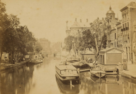 The Pipe Market, View of the Pipe Market in Amsterdam, Amsterdam, cabinet photograph, annotation: