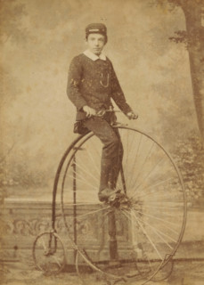 Portrait of Matthieu van Oosterzee on a bicycle, cabinet photograph, inscription: 'A. Lüssow