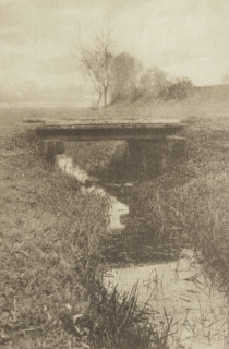 Le Pont, Bridge over a ditch, photomechanical print, photographer: Hugo Henneberg, cliché maker: