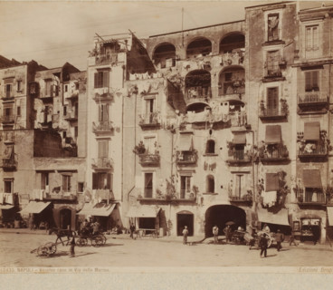 Facades with drying laundry on Via Nuova Marina in Naples, Italy, Vecchie case in Via della Marina,