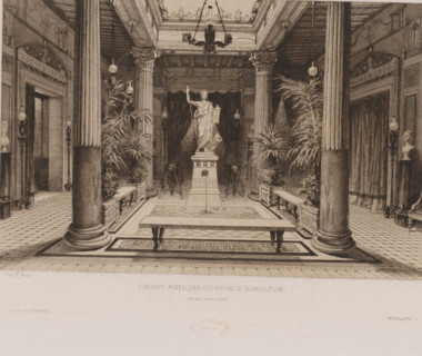 Maison antique du prince Napoleon avenue Montaigne, Interior with a statue of Napoleon in the