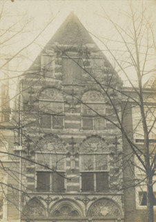 Facade of a house on the Koornmarkt in Delft, Koornmarkt WZ No. 81. Early Renaissance facade,
