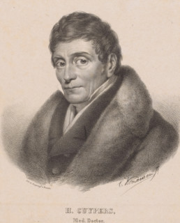 Portrait of Henricus Cuypers, print, The sitter is wearing a fur coat. Below the portrait are name